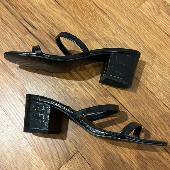 Steve Madden Black Crocodile Issy Slide Sandals - Picture 4 of 6